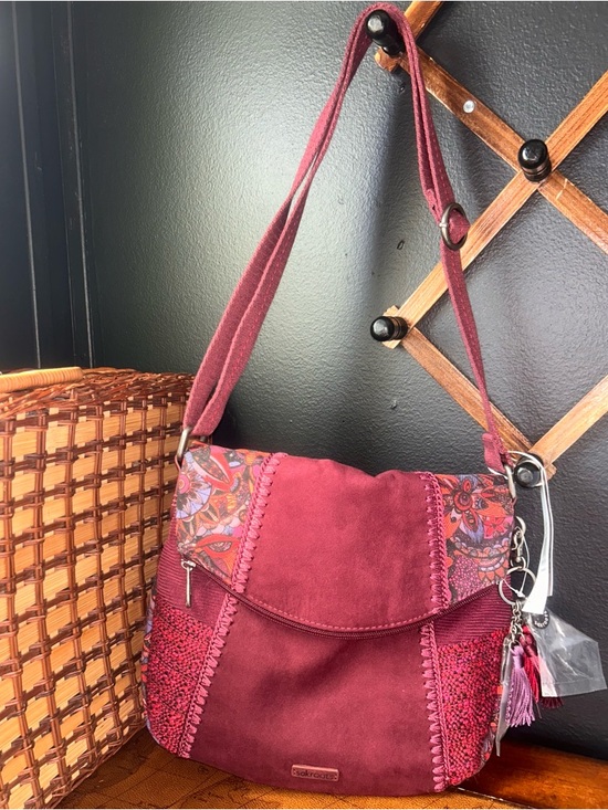 Sakroots Handbags - SAKROOTS EXCLUSIVE ARTIST PRINT SPIRIT DESERT
by VALENTINA RAMOS -NWT-